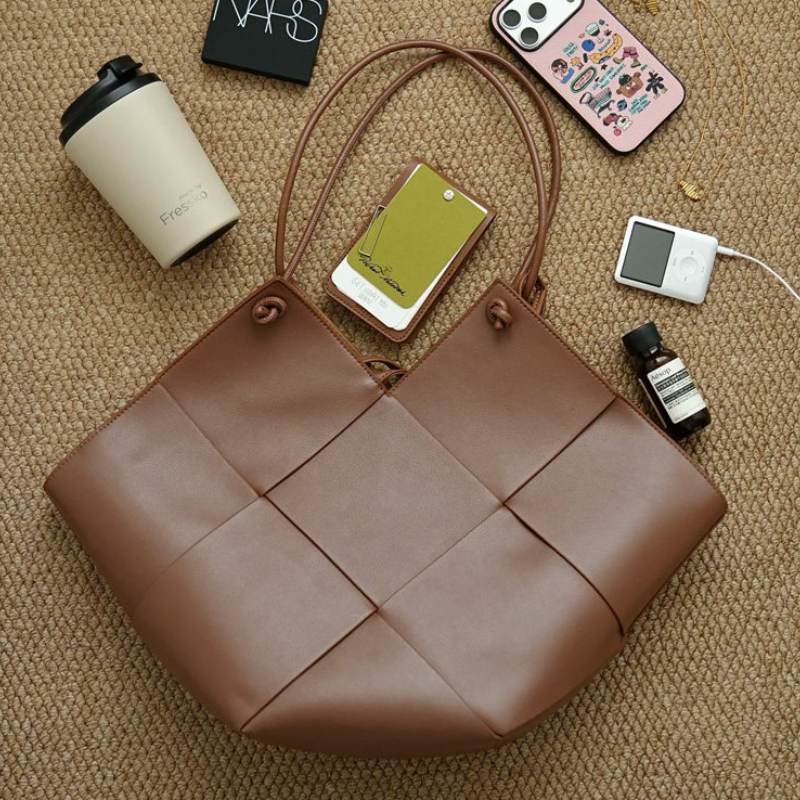 One-Shoulder Underarm Hand-Woven Tote Bag